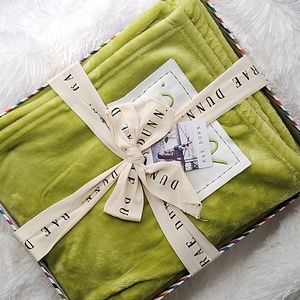NWT Rae Dunn Solid Pea Green Plush Throw Blanket.